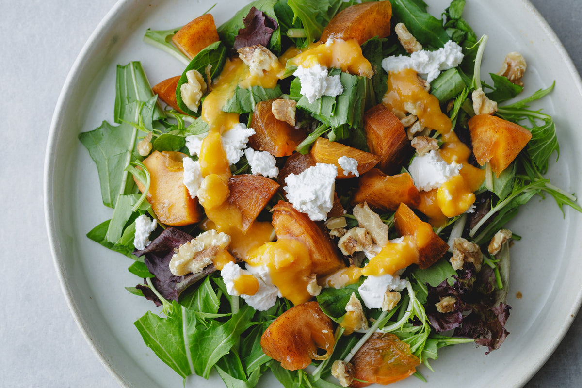 柿とチーズのみかんドレッシングサラダ